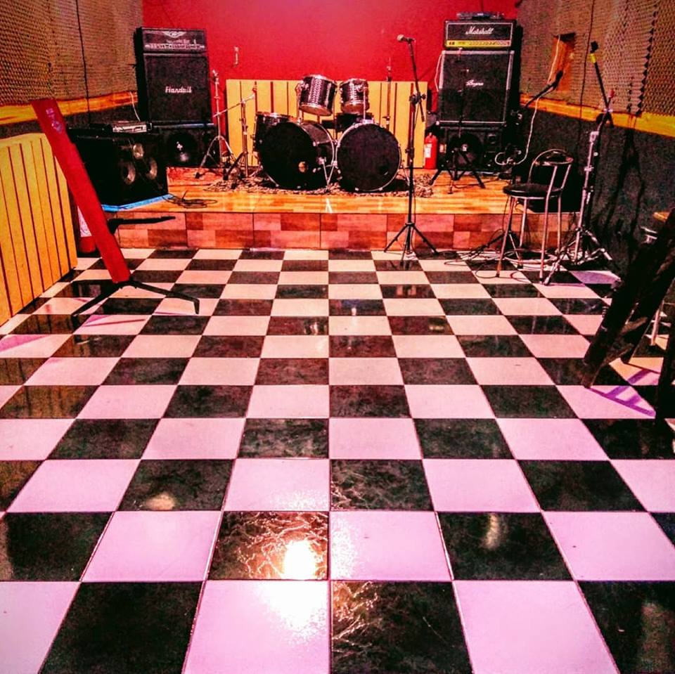 Lado B Studio Pub