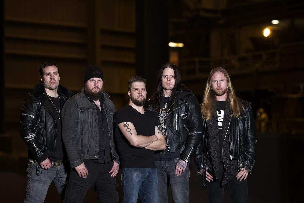 THE CROWN: Videoclipe para “Cobra Speed Venom”
