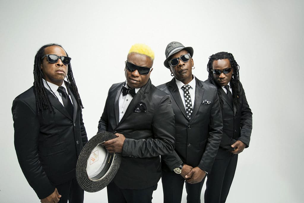LIVING COLOUR: Música e show poderosos