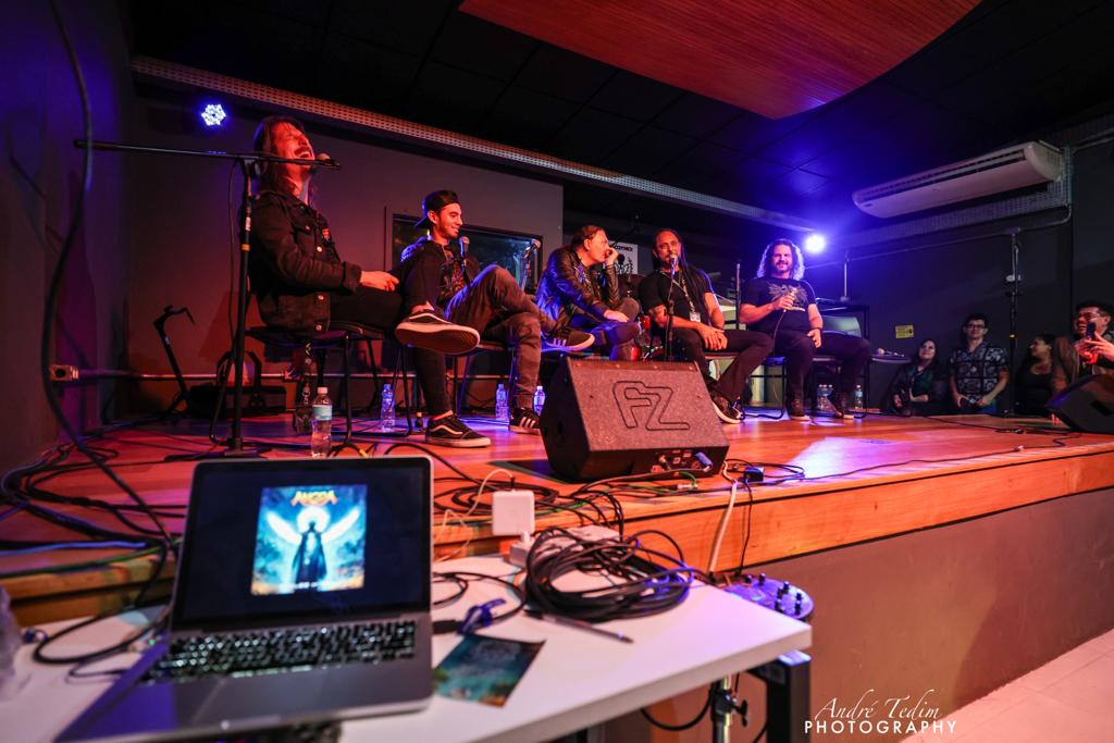 ANGRA promove audição de novo disco para fãs e imprensa em SP