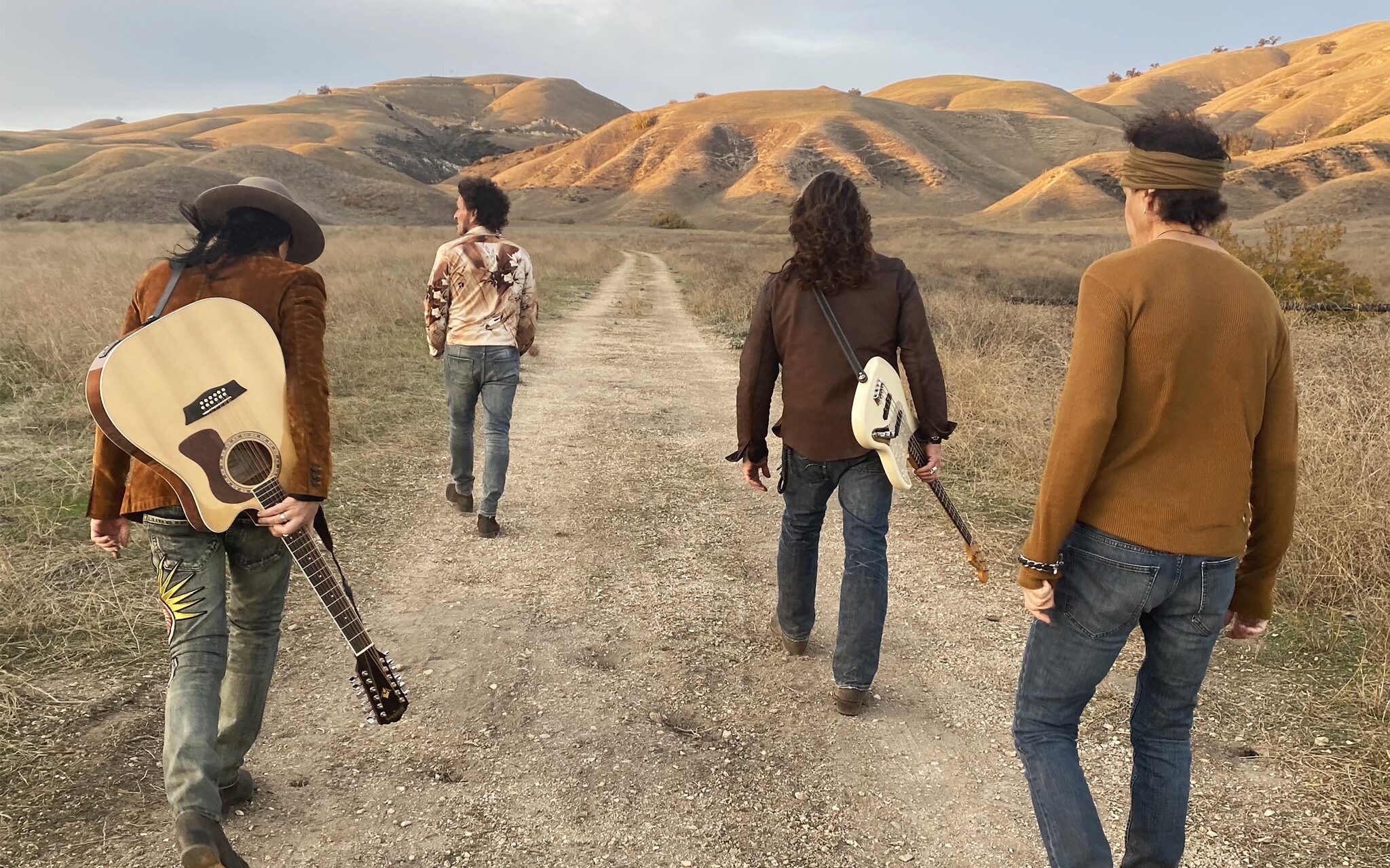 Prestes a desembarcar no Brasil, EXTREME lança novo clipe, “Other Side of the Rainbow”