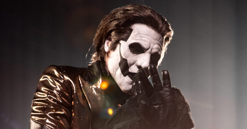 PAPA EMERITUS IV dá adeus ao GHOST em show na Austrália