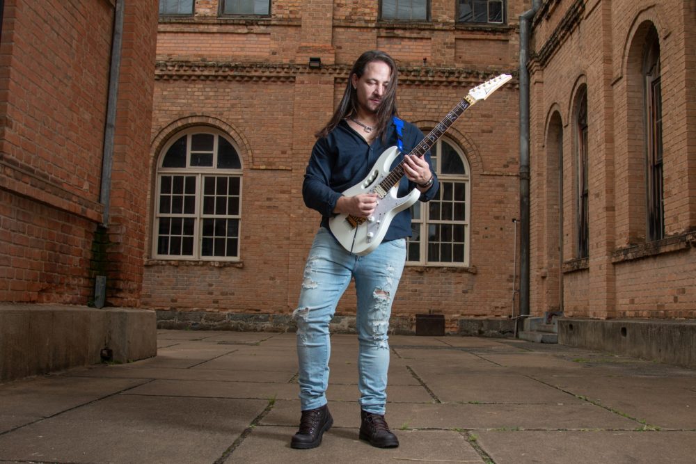 GABRIEL WINTTER: guitarrista lança seu terceiro álbum “The Illusionist” nas plataformas digitais