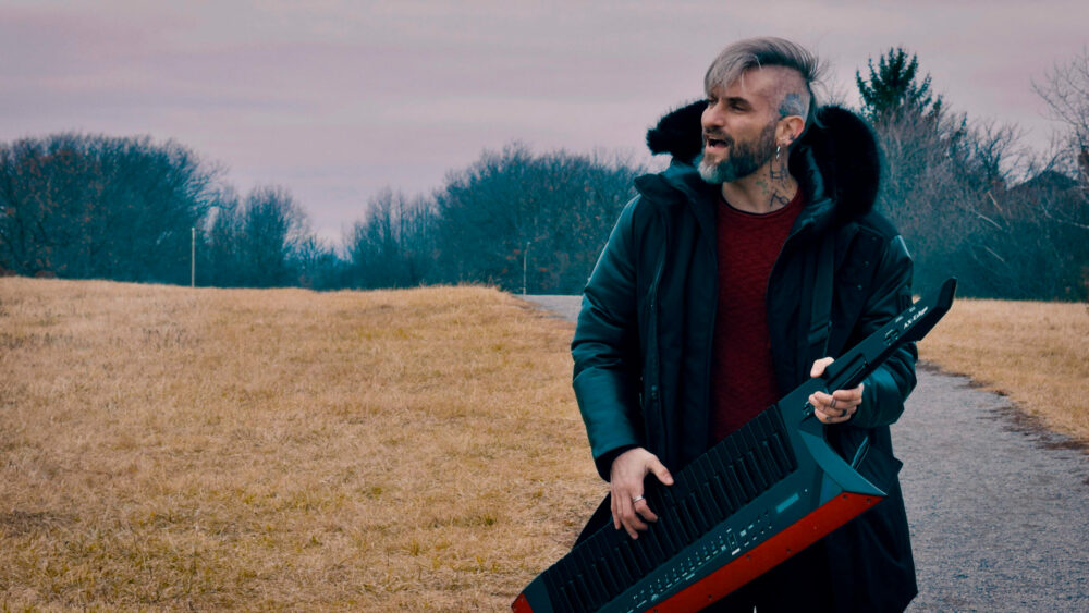 Versão de ‘My Sacrifice’ (CREED) mostra talento de JUNIOR CARELLI em rearranjar músicas icônicas do rock