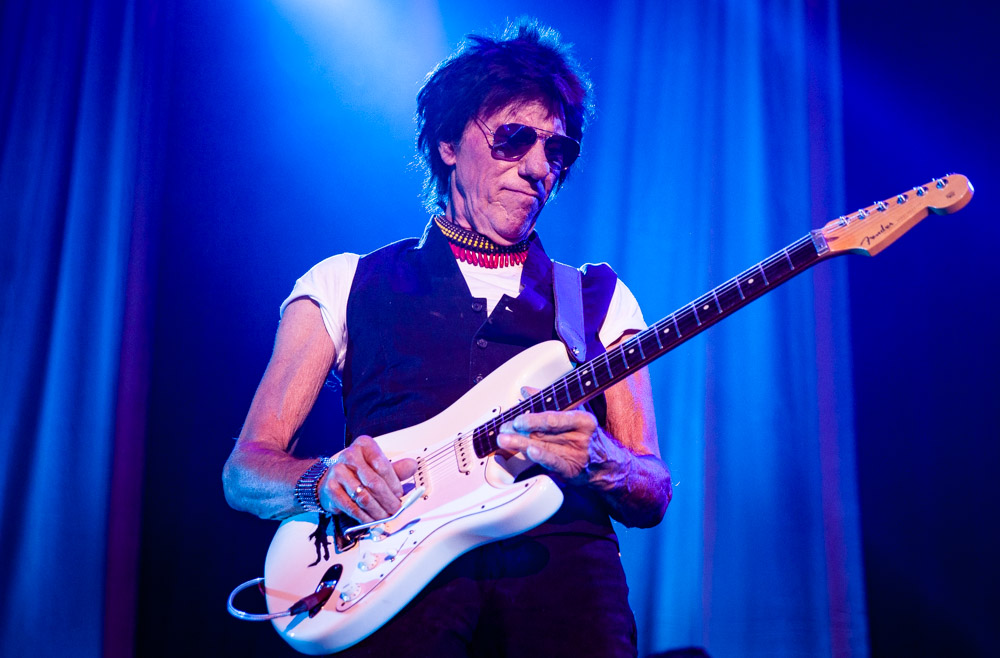 Mate saudade de JEFF BECK com trechos do último show da vida do influente guitarrista