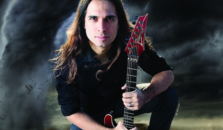 KIKO LOUREIRO lança playthrough da música “Du Monde”; Guitarrista também falou da morte de EDDIE VAN HALEN
