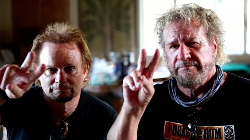 SAMMY HAGAR e MICHAEL ANTHONY homenageiam EDDIE VAN HALEN com performance emocionante de “Right Now”