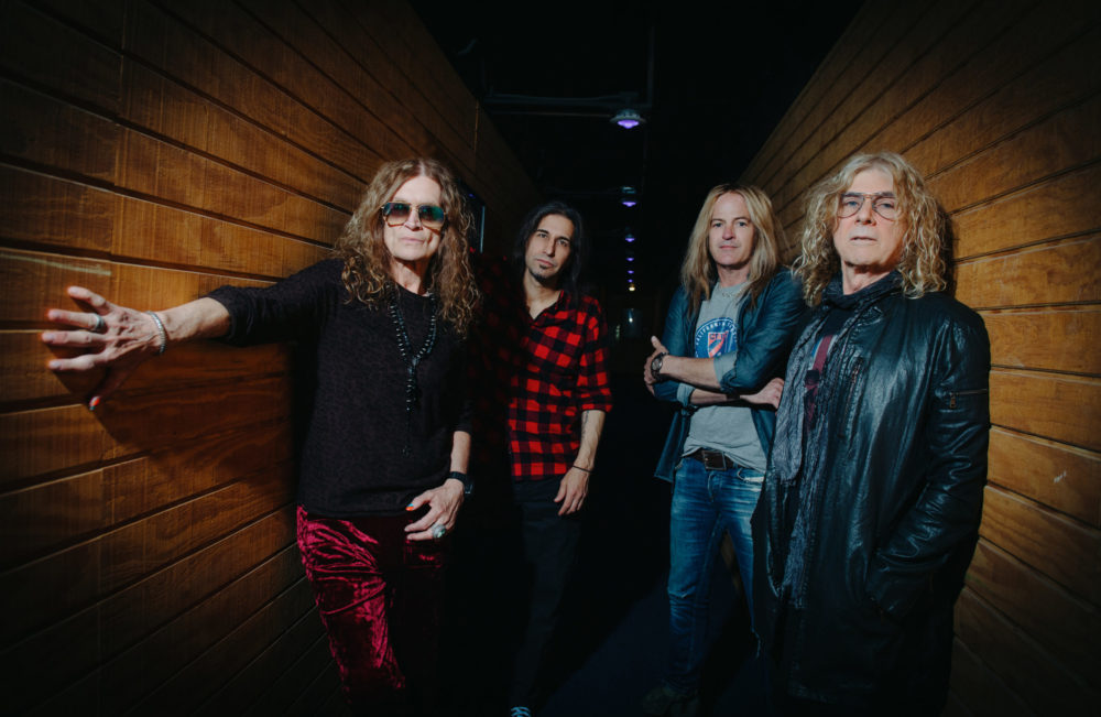 GLENN HUGHES testa positivo para COVID e THE DEAD DAISIES anuncia dois substitutos para próximos shows