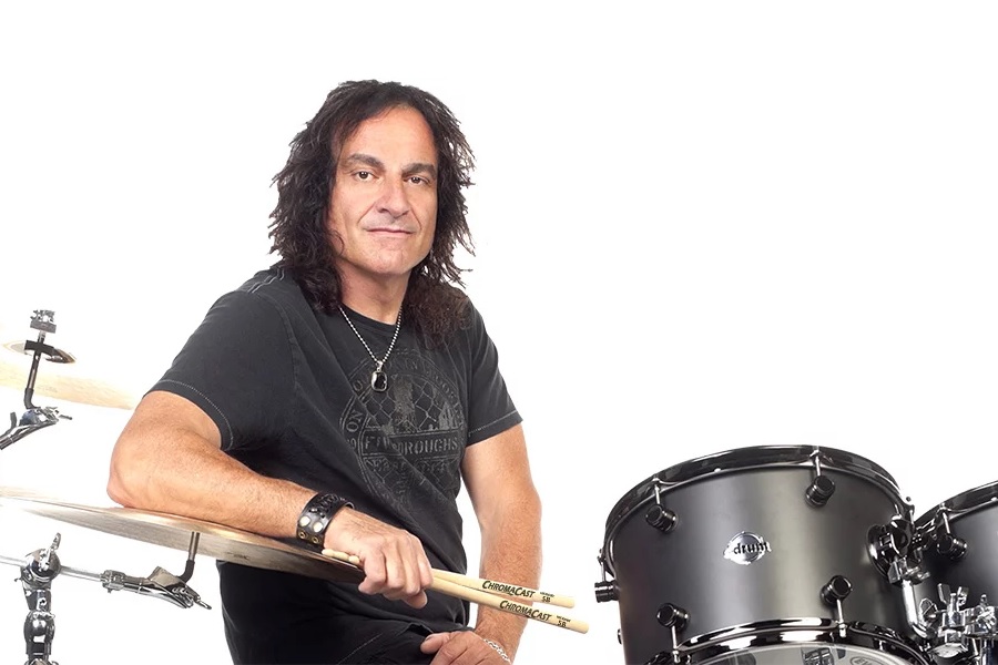 CONCRETO E VINNY APPICE: Os desafios de revisitar um clássico do metal