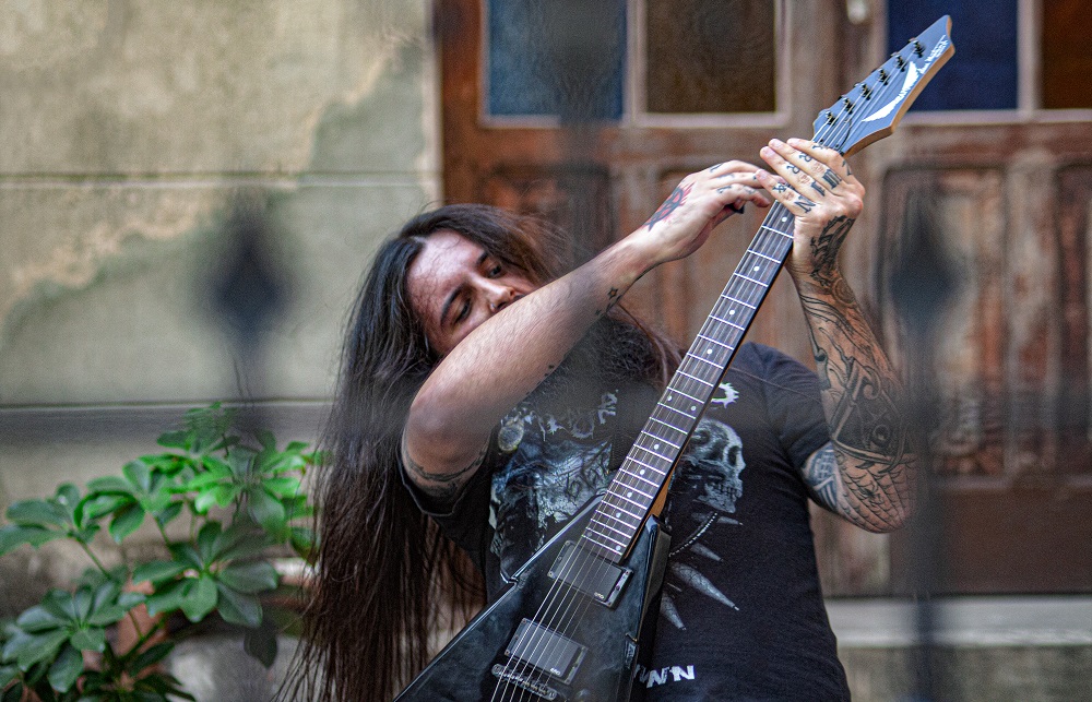 Guitarrista WOESLEY JOHANN lança álbum solo, “Secrets Of A Darkened Soul”