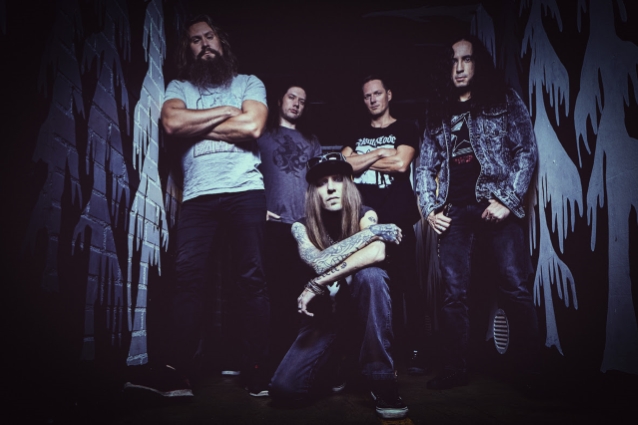 CHILDREN OF BODOM: Vídeo ‘Playthrough’ de “Under Grass And Clover”