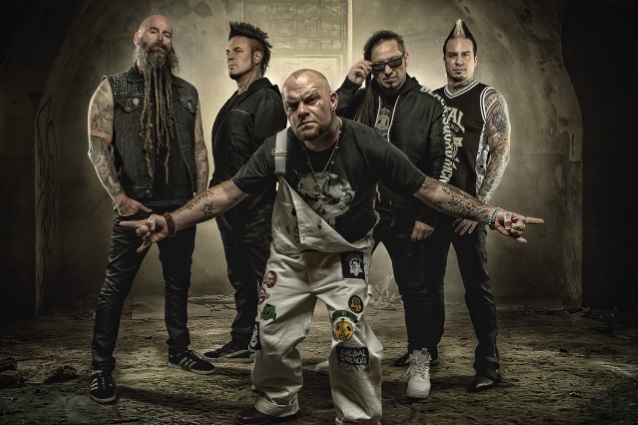 FIVE FINGER DEATH PUNCH lança vídeo para cover de “Blue On Black”