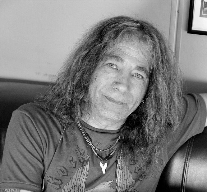 Morre GARY CORBETT, tecladista de turnê do CINDERELLA, KISS e PAUL STANLEY