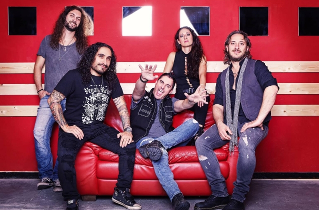 HARDLINE: Confira o novo vídeo, “Take A Chance”