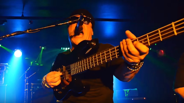 Juan Croucier (RATT) trabalha em novo material solo