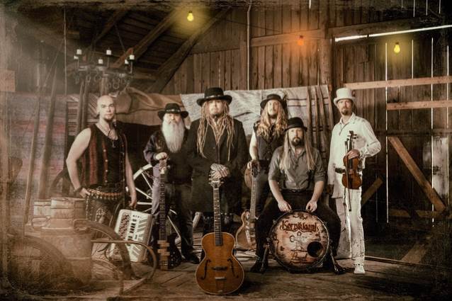 KORPIKLAANI: Confira o vídeo oficial de “Henkselipoika”