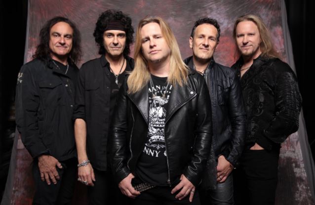 Vivian Campbell fala sobre os próximos passos do LAST IN LINE