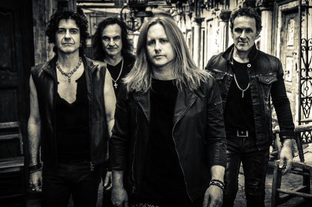 Confira “Landslide”, novo vídeo do LAST IN LINE