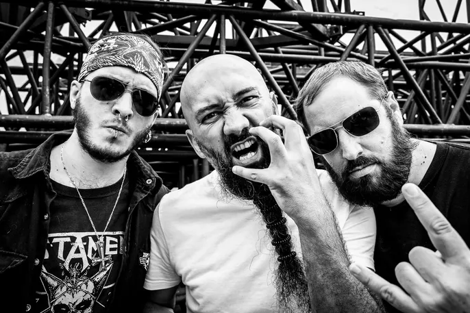 Franceses do LOMOR mostram seu thrash metal oldschool e boa dose de adrenalina no clipe de “Psykoz”