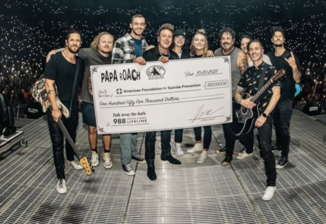 PAPA ROACH doa grande quantia em dinheiro para fundação de prevenção ao suicídio