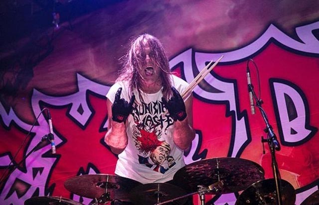 EXODUS: TOM HUNTING toca ao vivo pela primeira vez após cirurgia de câncer