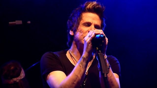 Tony Harnell, sobre o SKID ROW: “Não vou entrar nos detalhes sujos”