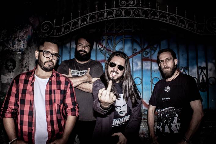 VELHO BUFFALO RUFFUS apresenta seu baixista